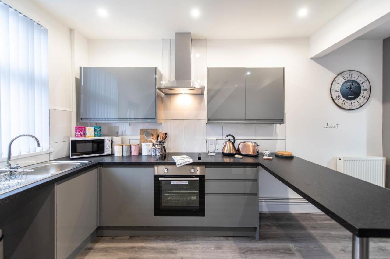 Harrow Road Sleeps 6- Infinity Holiday home