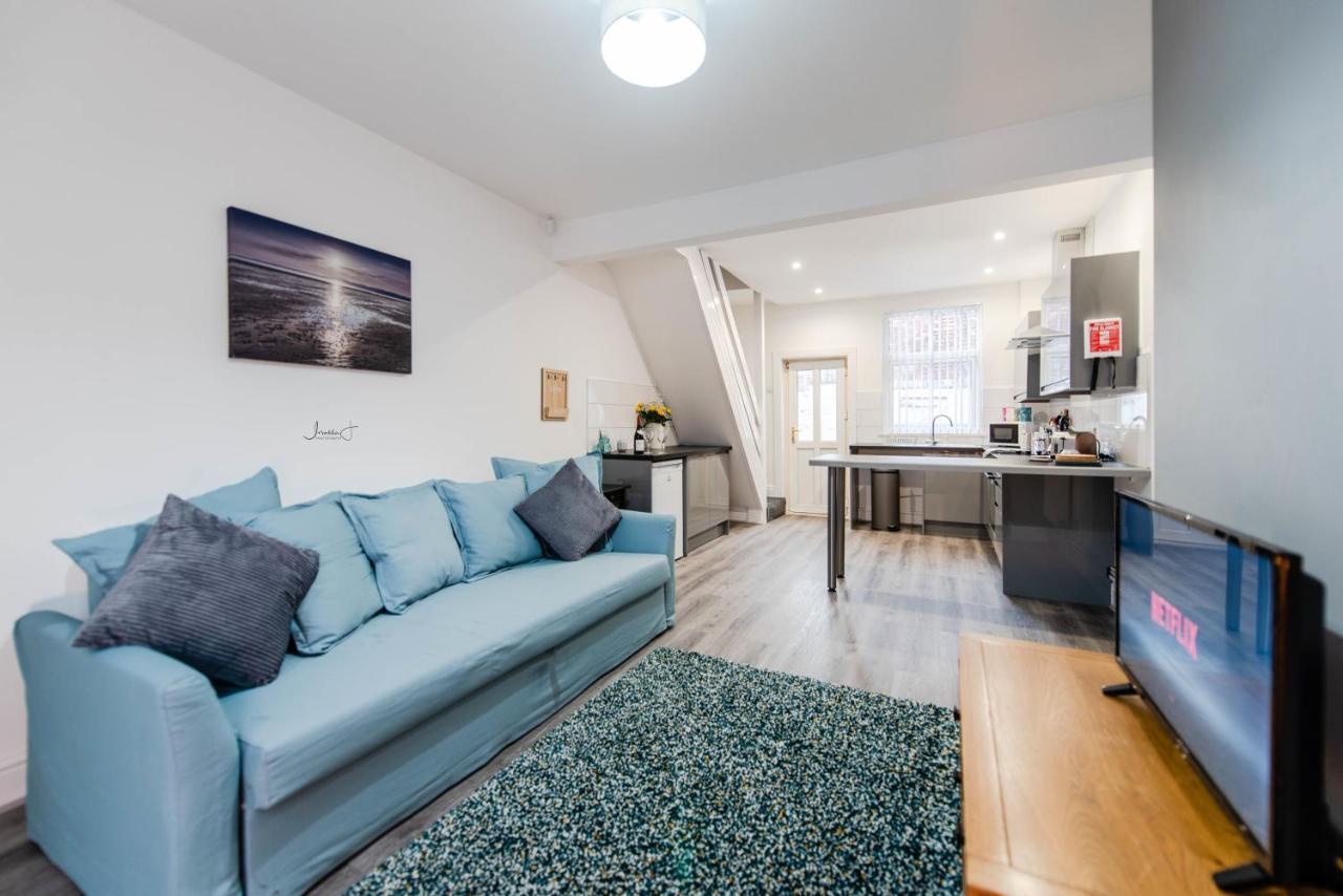 Harrow Road Sleeps 6- Infinity Holiday home Liverpool