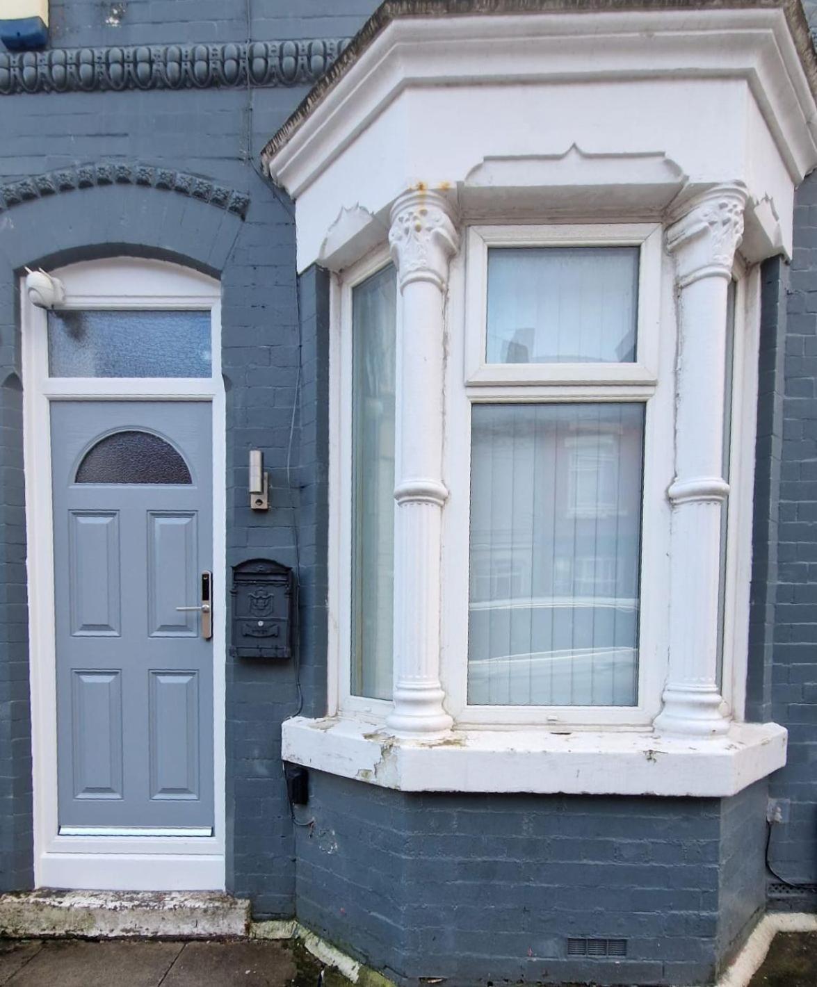 Harrow Road Sleeps 6- Infinity Holiday home